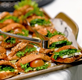 מגשי כריכים